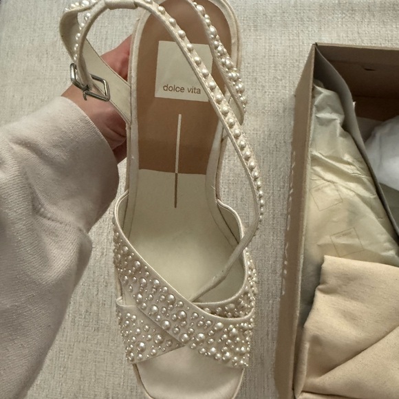 Dolce Vita Wessi Pearl in Vanilla (8) - Picture 4 of 7